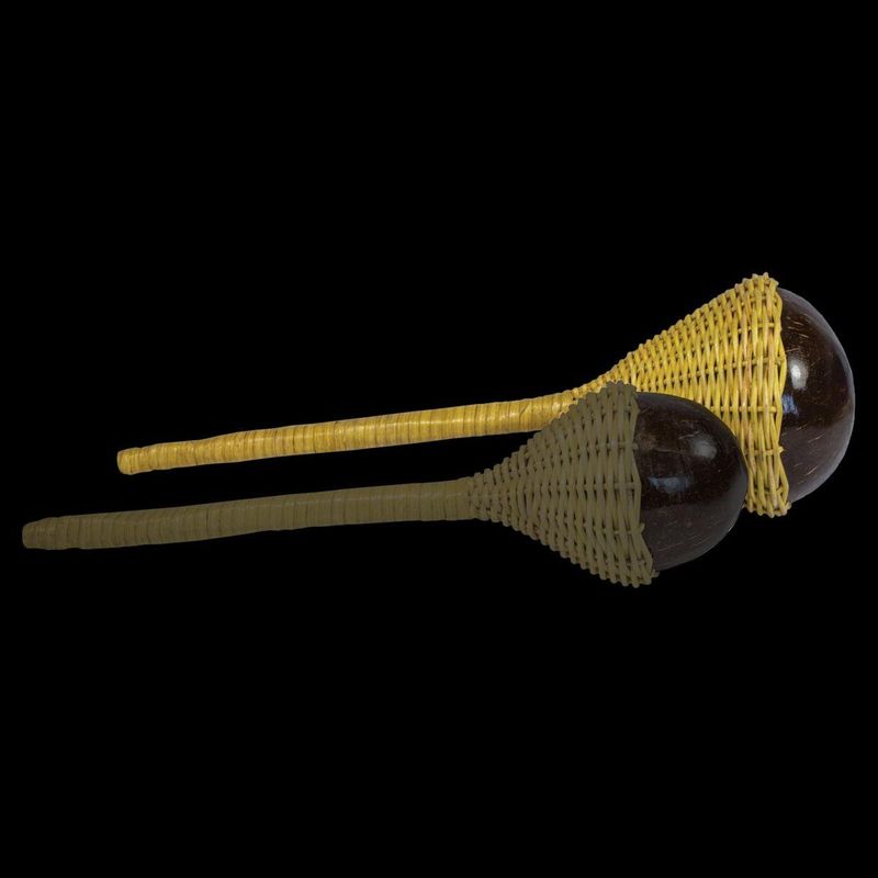 Maracas av rotting, Large